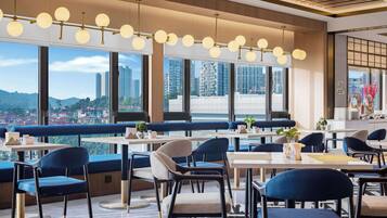 Desayuno todos los días (con cargo)