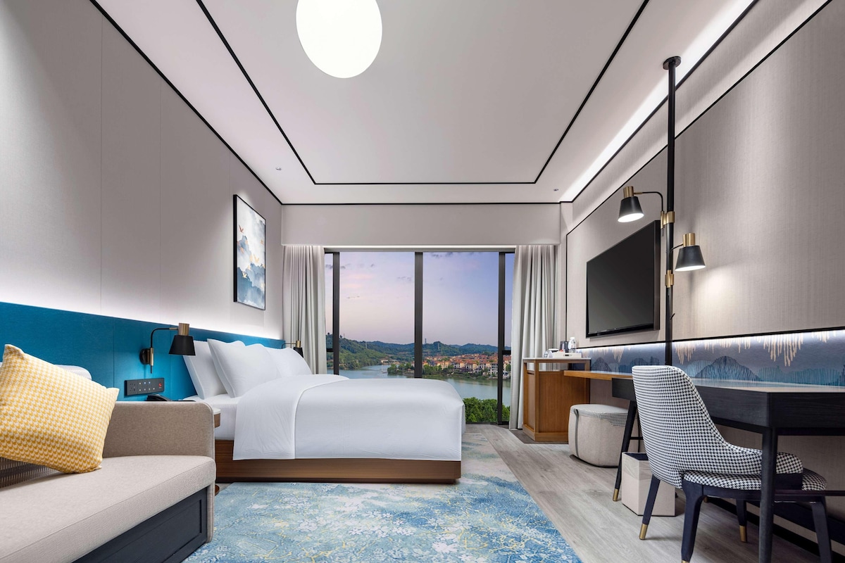 King Deluxe Room With Sofa Bed