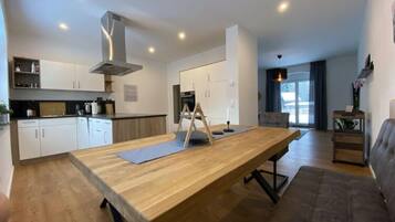 Apartemen | Dapur pribadi | Oven, ketel listrik, dan pemanggang roti