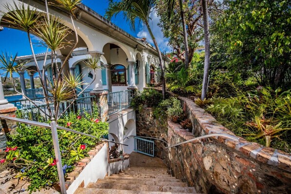 Property grounds - Villa Romance Free Concierge services (Cruz Bay)