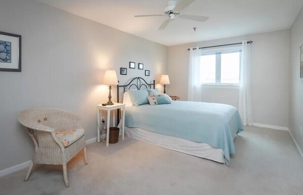 2 عدّة غرف نوم ومكواة/لوح كي وواي فاي وملاءات أسرّة