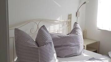 3 bedrooms, individually furnished, iron/ironing board