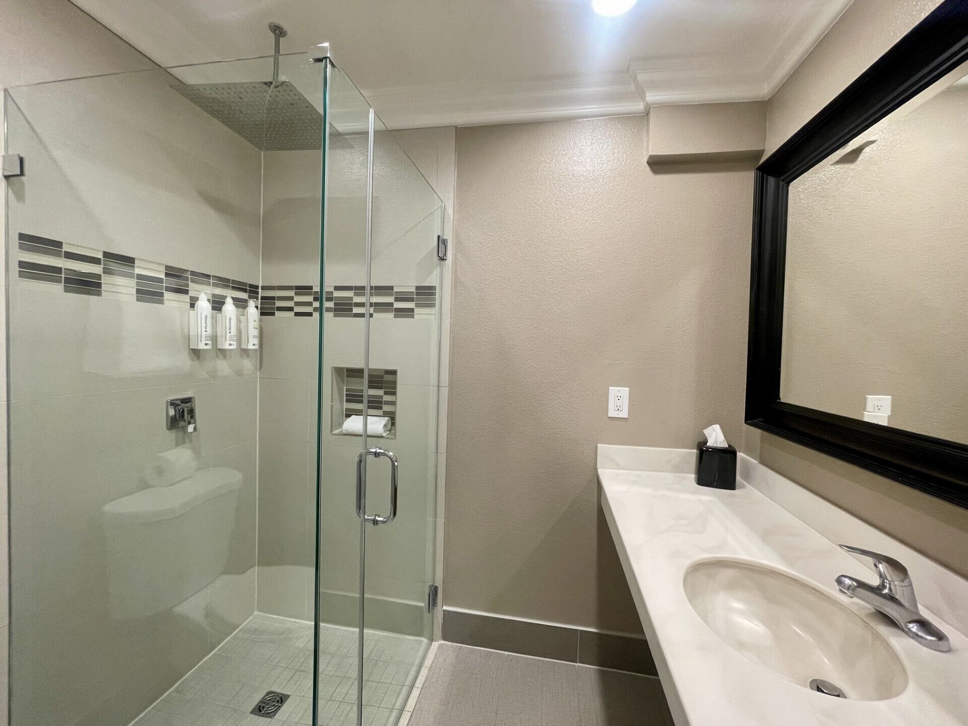 Sèche-cheveux, serviettes fournies