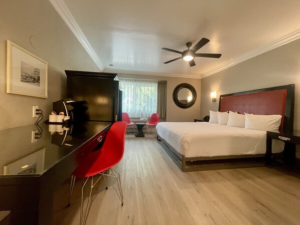 1 chambre, bureau, fer et planche à repasser, draps fournis