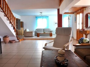 Living area - Leonidas Comfortable Holiday Residence (Faistos)