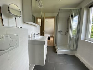 House | Private kitchen | Oven, electric kettle, toaster