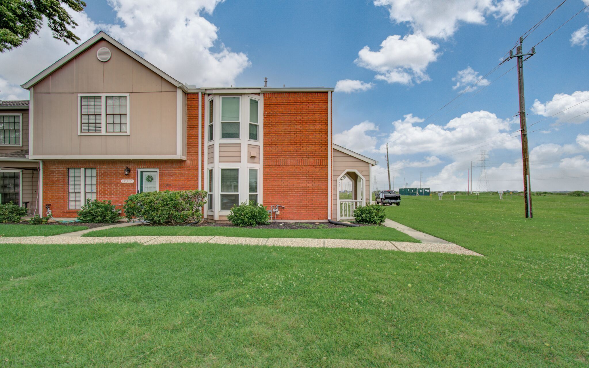 2 Bd/2.5 Ba Townhome near NASA!
