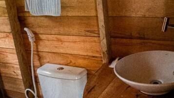 Comfort Chalet, Kitchen | Bathroom