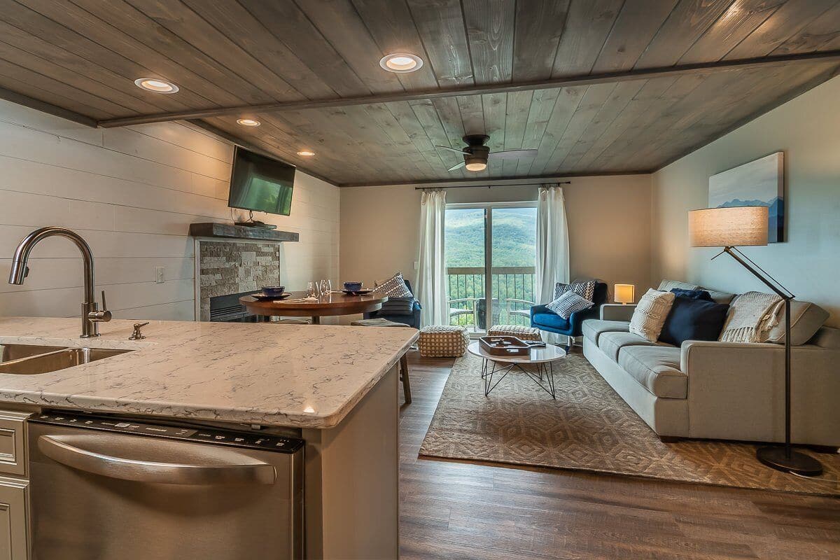 Condo, Balcony, Mountain View | Woonruimte