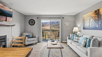 Heavenly Haven | Mountain Views Sleeps 6 Indoor Pool & Hot Tub | Living area