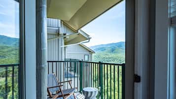 Condo, Balcony, Mountain View | ํ
๋ผ์ค/ํํฐ์ค