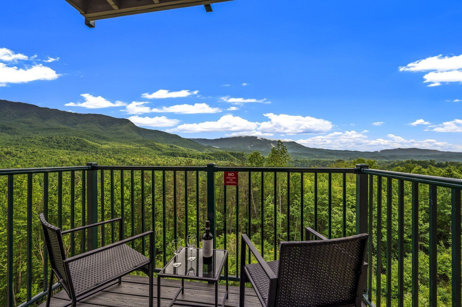Forest's Edge | Full Kitchen Hot Tub Indoor Pool Sleeps 6 | Hiên