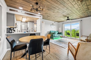 Condo, 1 King Bed with Sofa bed, Balcony, Mountain View | Living area