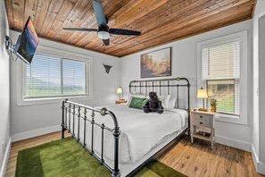 Sky View Mountain Dream | Luxe Condo - Mountain Views - Pool, Hot Tub, Sauna | Iron/ironing board, free WiFi, bed sheets - Deer Ridge Mountain Resort (Gatlinburg)
