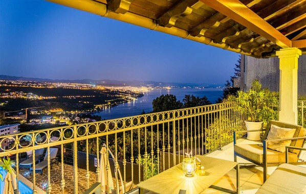 Property grounds - 4 bedroom beautiful home in Opatija (Opatija)