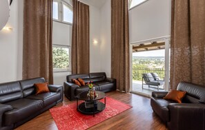 Smart TV, fireplace, stereo - 4 bedroom beautiful home in Opatija (Opatija)