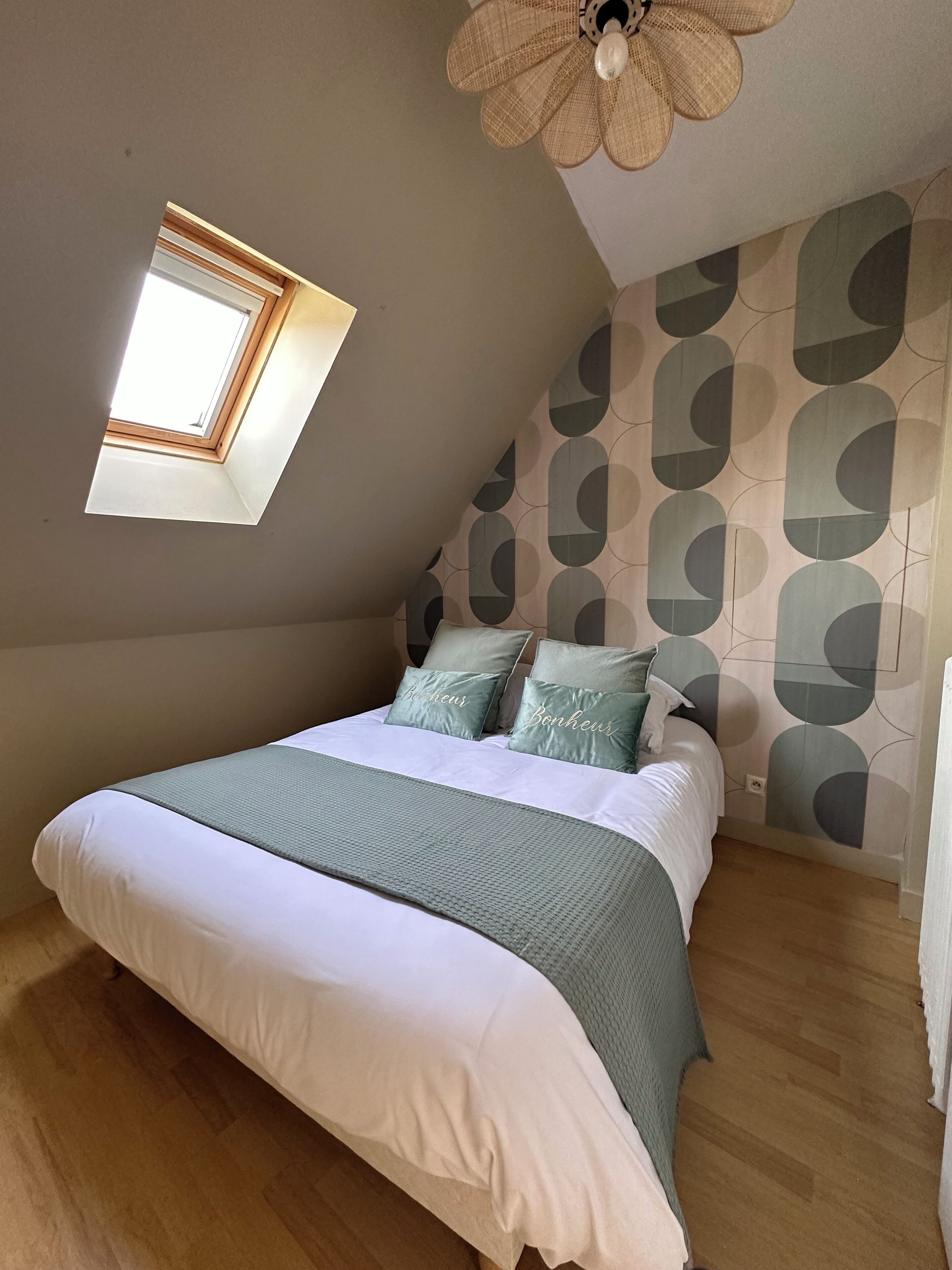 3 chambres, fer et planche à repasser, Wi-Fi, draps fournis