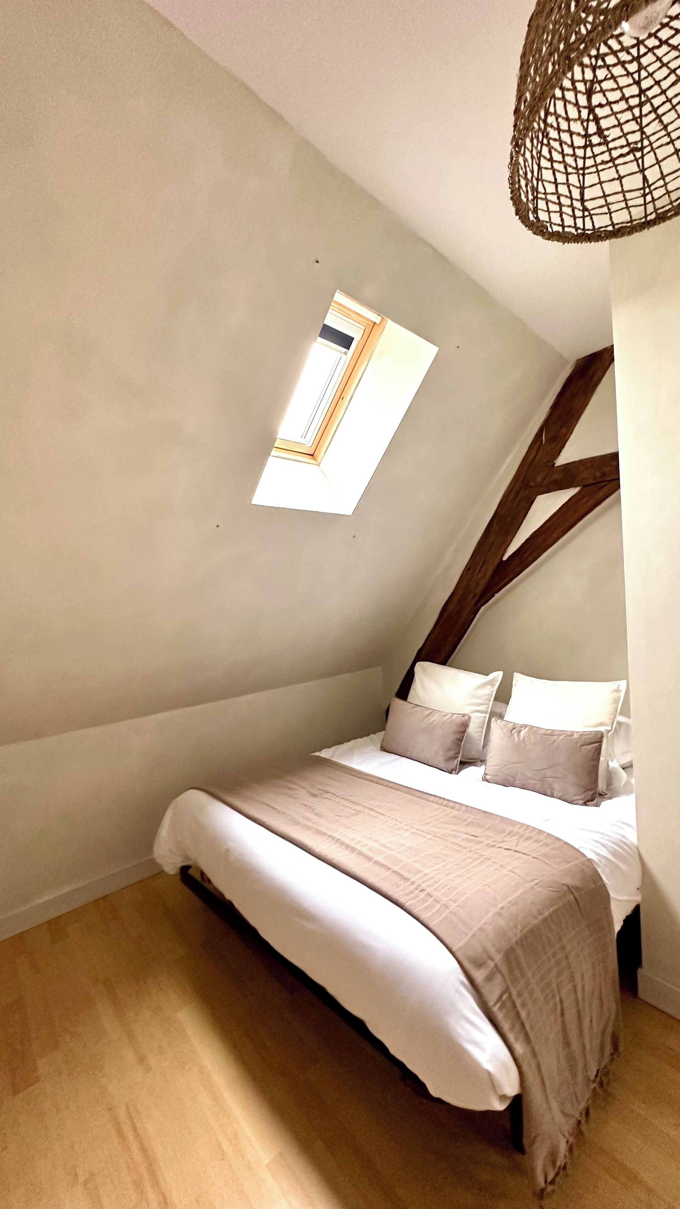 3 chambres, fer et planche à repasser, Wi-Fi, draps fournis