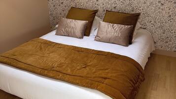 3 chambres, fer et planche à repasser, Wi-Fi, draps fournis