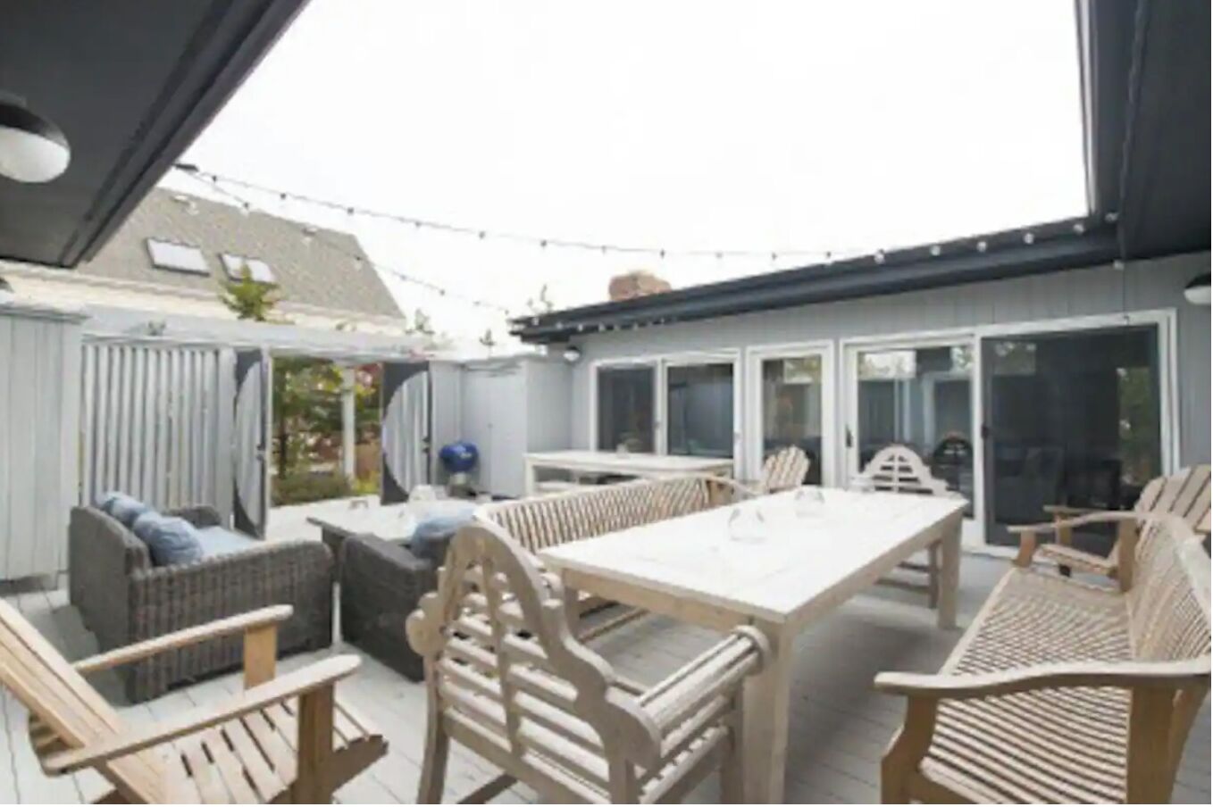 屋外ダイニングエリア