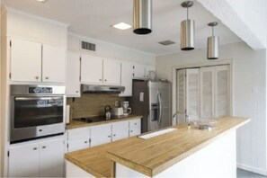 Mikrowelle, Ofen, Herdplatte, Geschirrspüler