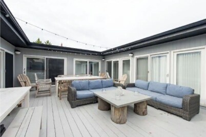 Cozy Hamptons Beach House 1 Block from the Beach! 