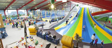 พื้นที่เล่นสำหรับเด็ก