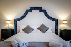 Unclassified image, 4 of 33, button