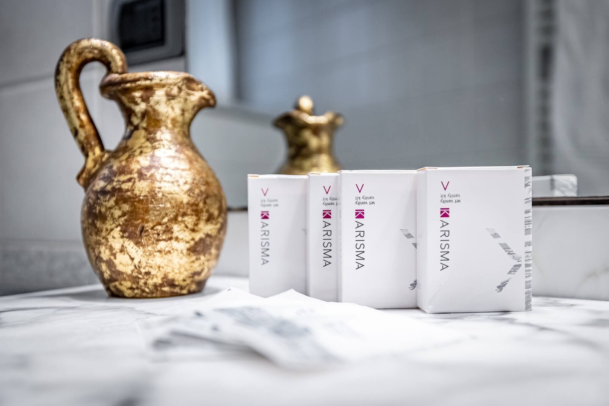 Douche, sèche-cheveux, bidet, savon