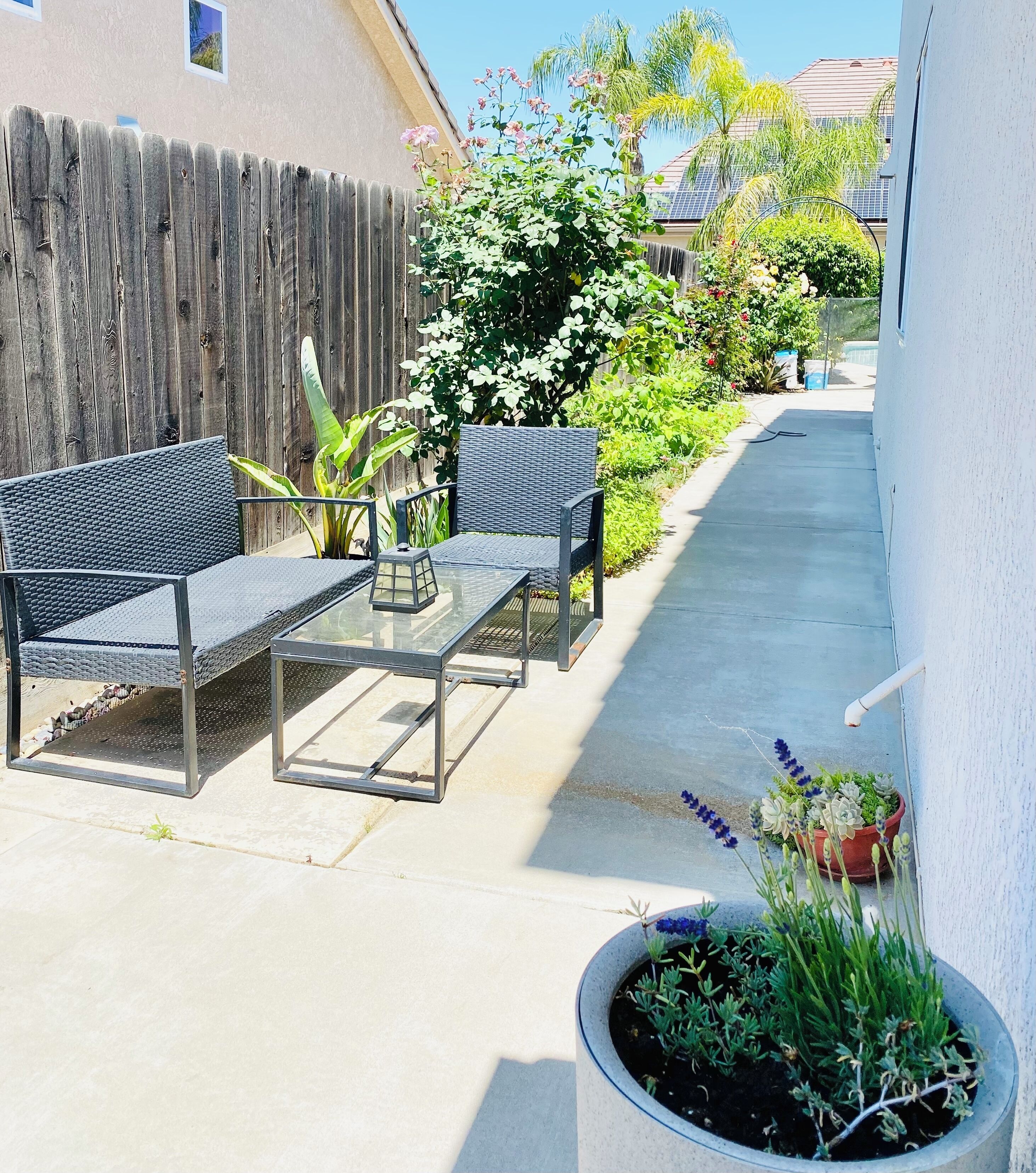 Spacious 1Bed/1bath with Private Entrance