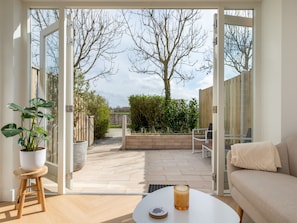 Apartment | Living area - Charming Holiday Home With a Terrace (Zoutelande)