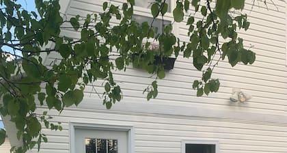 Explore Deer Island! Family-friendly vacation home.