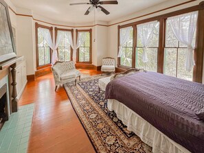 Unclassified image, 2 of 23, button