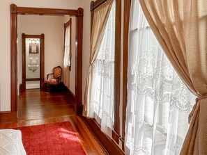 Unclassified image, 5 of 23, button