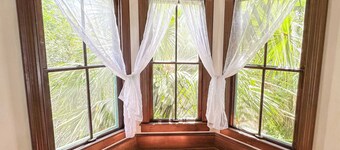 Victorian Apt. w/ Tailgate Spot near Stadium!