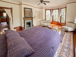 Unclassified image, 4 of 23, button