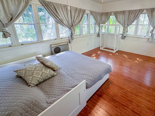 5 makuuhuonetta, silitysrauta/-lauta, Wi-Fi, vuodevaatteet