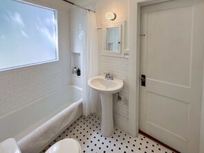 Shower, hair dryer, towels, shampoo - 3 min walk to UF stadium, Tailgate, 10 guests (Gainesville)