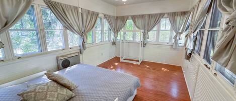 5 habitaciones, tabla de planchar con plancha, wifi y ropa de cama