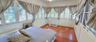 3 min walk to UF stadium, Tailgate, 10 guests