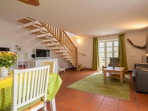 Living area - Comfy Apartment With Terrace (Dranske)