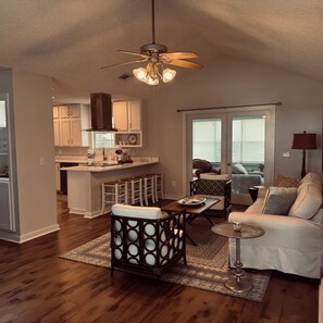 Smart TV - Newly Remodeled - Close to Beach and down town and several great restaurants. (Fernandina Beach)