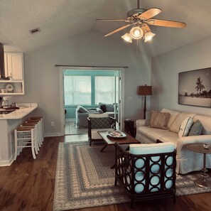 Smart TV - Newly Remodeled - Close to Beach and down town and several great restaurants. (Fernandina Beach)
