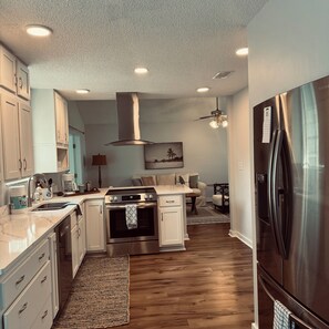 Fridge, microwave, oven, stovetop - Newly Remodeled - Close to Beach and down town and several great restaurants. (Fernandina Beach)
