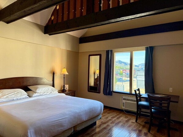 Chambre Deluxe, 1 très grand lit, vue sur la montagne | Minibar, système d’insonorisation, fer et planche à repasser