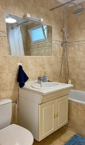 مجففات شعر، مناشف، صابون، شامبو