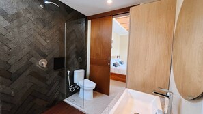 ヘアドライヤー、タオル、石鹸、シャンプー