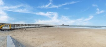 Beachfront Holiday Home Near the Market