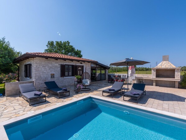 Villa | Pool | Indoor pool, outdoor pool