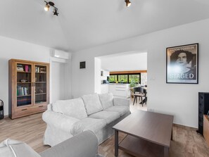 Villa | Living area - Apartment in Croatia Near the Adriatic Coast (Novigrad)